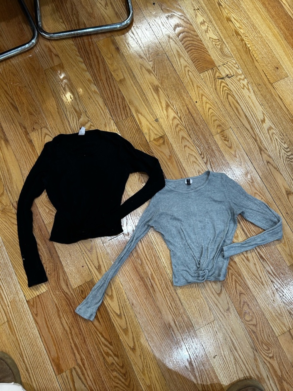 Onzie Set of Two Long Sleeve Knit Tops - Black & Heather Gray